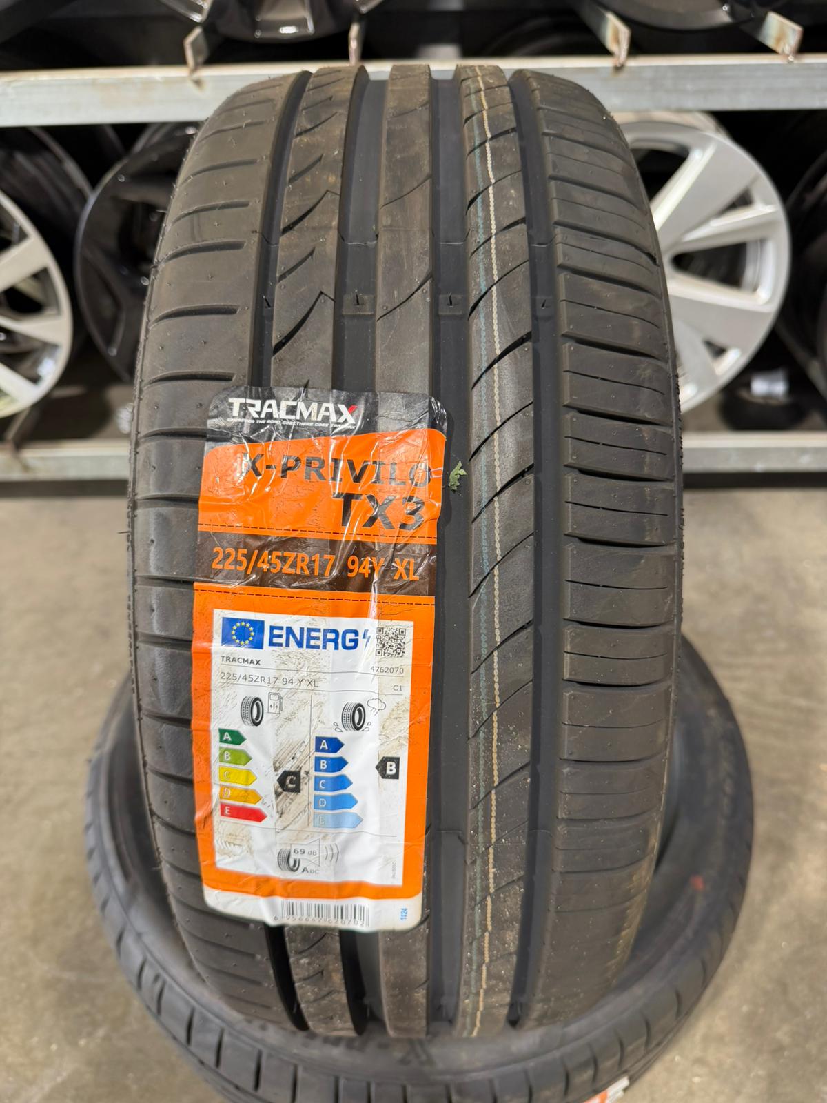 225/45R17 TRACMAX X-Privilo TX3 94YXL