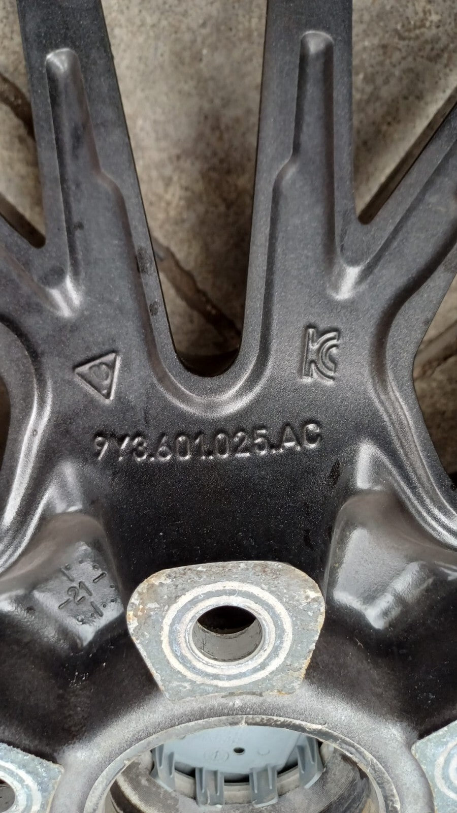 4 Cerchi Porsche Cayenne E Pneumatici seminuovi bridg. doppia misura r.21