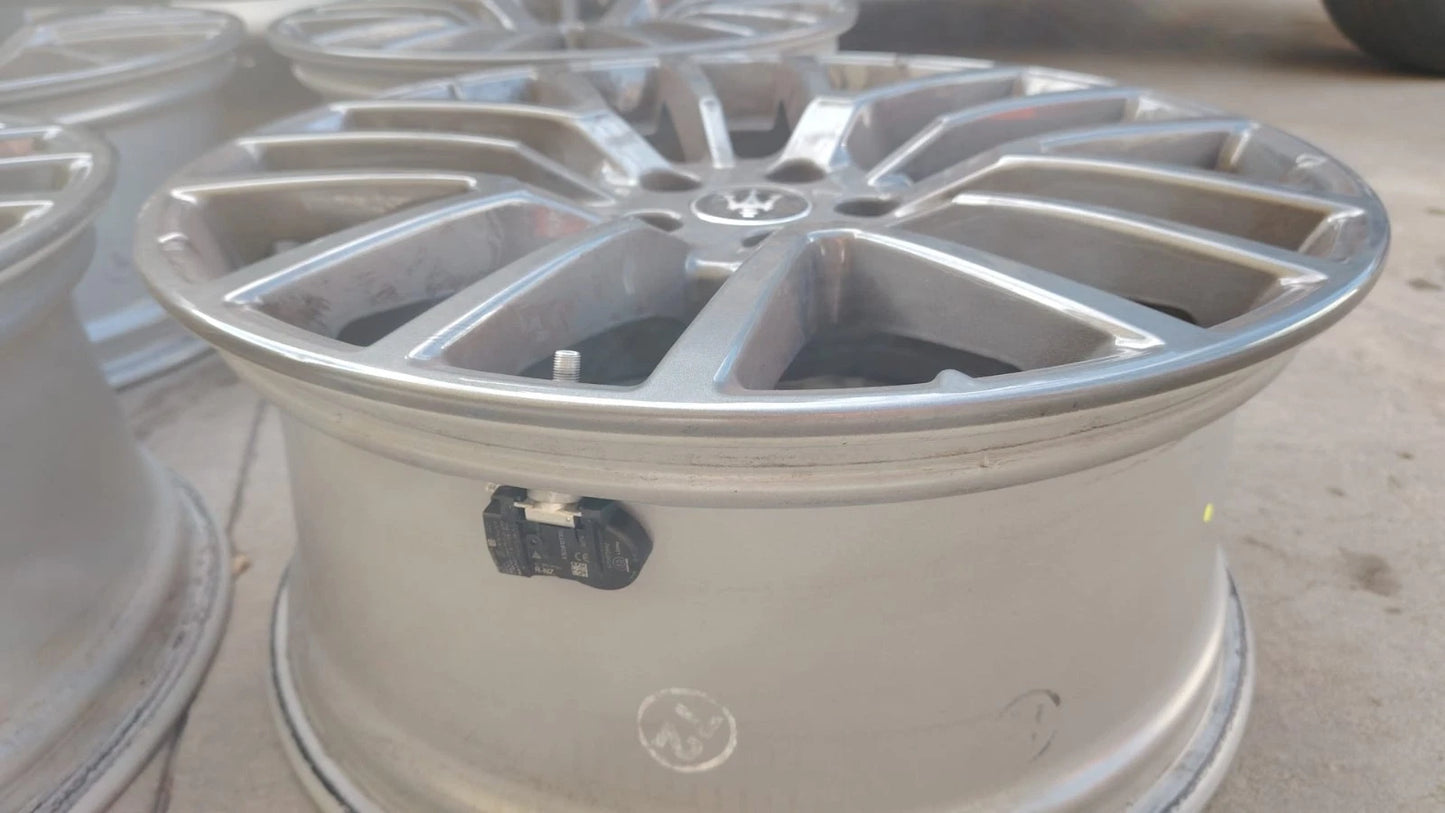Set 4 cerchi in lega originali Maserati grecale raggio 19 INCLUSE VALVOLE TPMS
