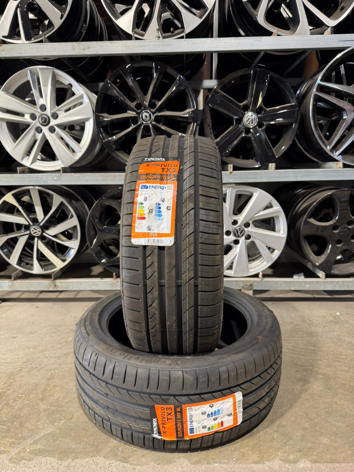 225/45R17 TRACMAX X-Privilo TX3 94YXL