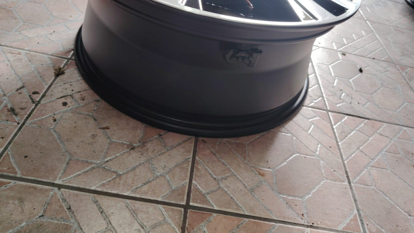 set 4 cerchi in lega originali Nissan Qashqai  raggio 18 incluse valvole tpms