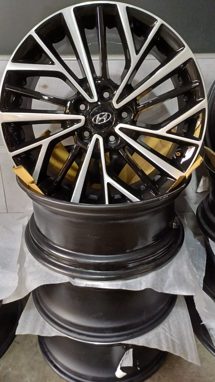 set 4 CERCHI HYUNDAI TUCSON 18 ORIGINALI