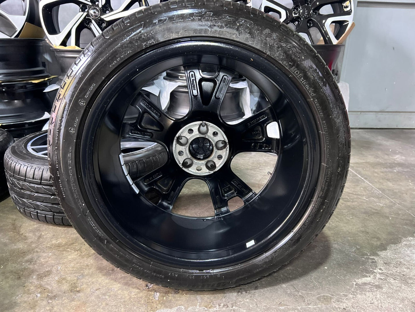 4 CERCHI IN LEGA DA 19 MERCEDES   GLA ORIGINALI COMPLETI PNEUMATICI SEMINUOVI