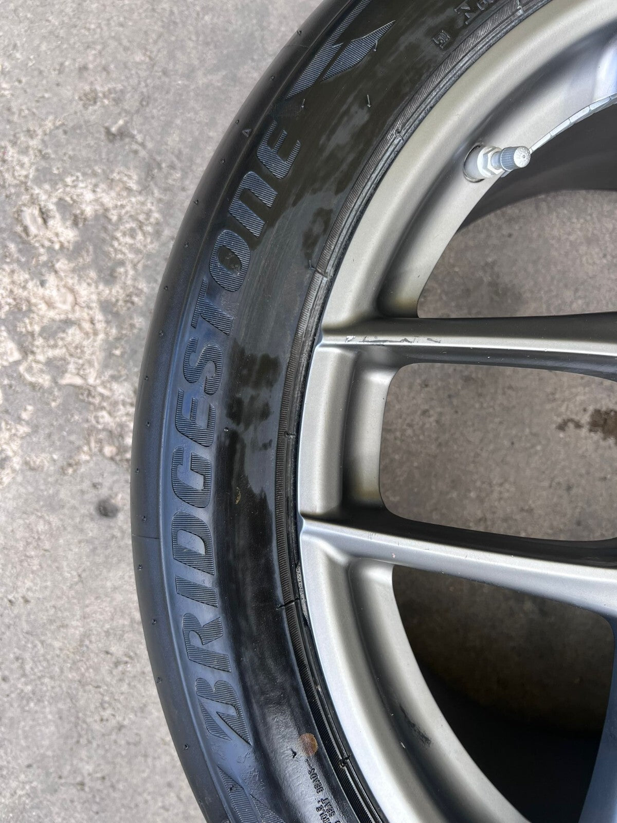 CERCHIO SINGOLO FERRARI R20 COMPLETO DI GOMMA BRIDGESTONE