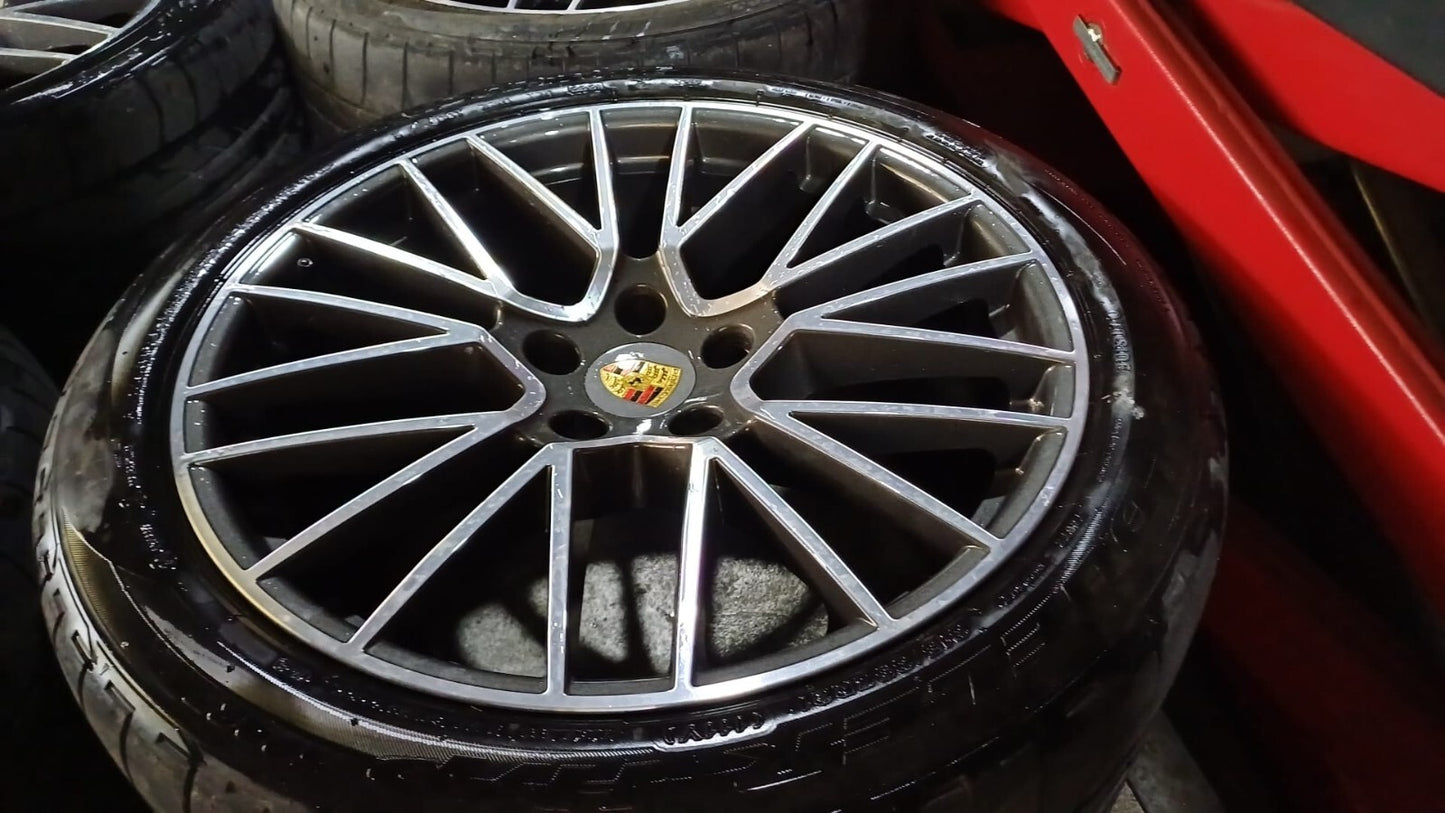 4 Cerchi Porsche Cayenne E Pneumatici seminuovi bridg. doppia misura r.21