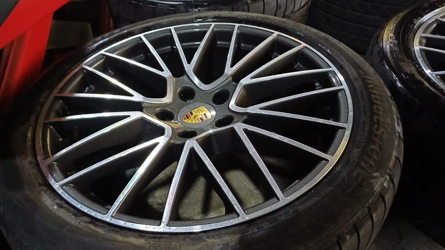 4 Cerchi Porsche Cayenne E Pneumatici seminuovi bridg. doppia misura r.21