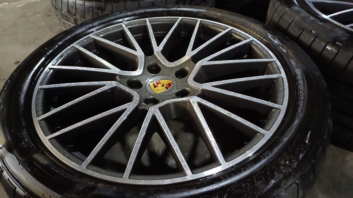 4 Cerchi Porsche Cayenne E Pneumatici seminuovi bridg. doppia misura r.21
