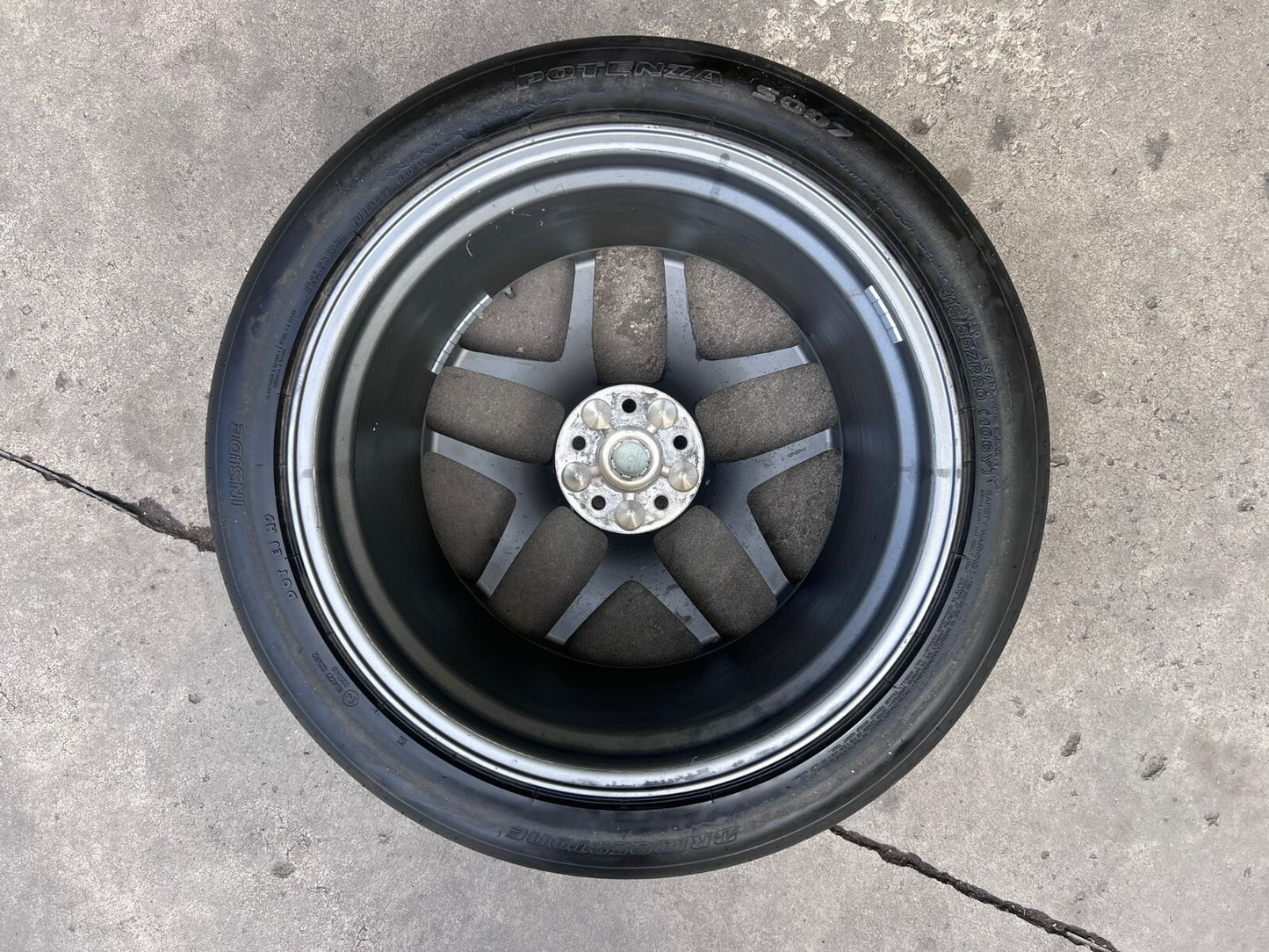 CERCHIO SINGOLO FERRARI R20 COMPLETO DI GOMMA BRIDGESTONE