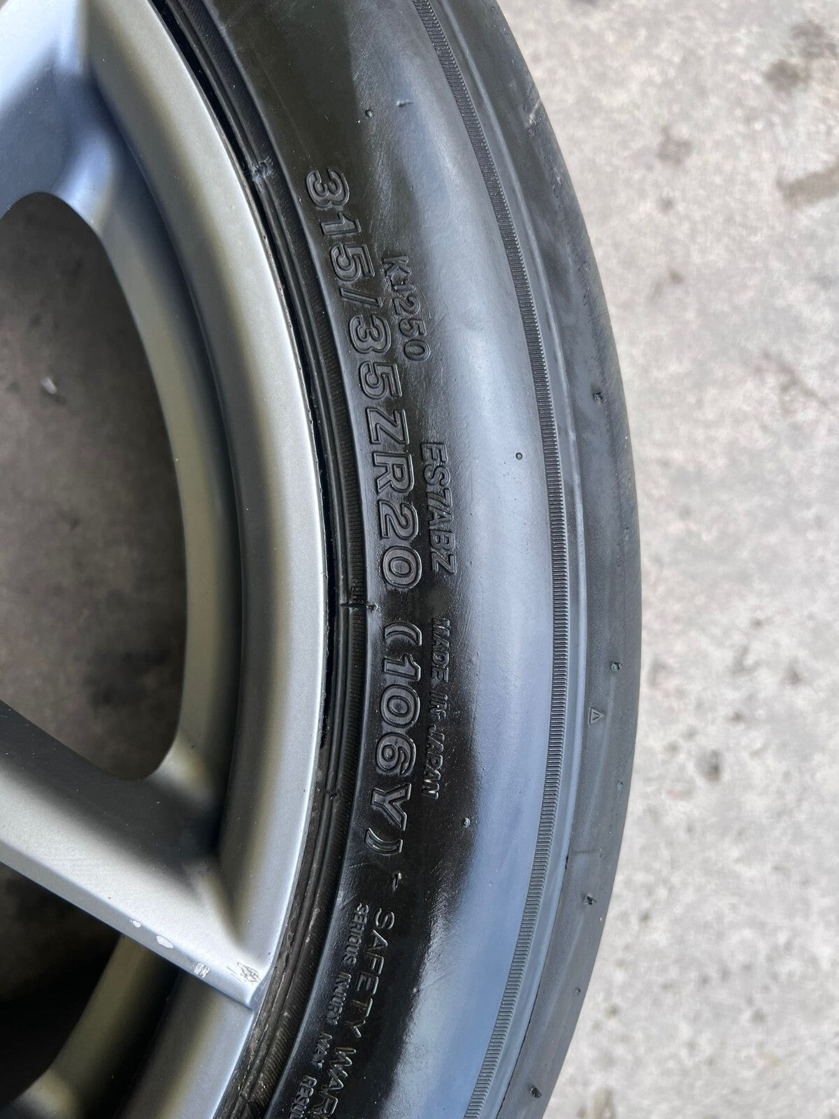 CERCHIO SINGOLO FERRARI R20 COMPLETO DI GOMMA BRIDGESTONE