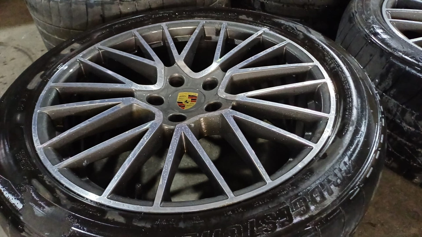 4 Cerchi Porsche Cayenne E Pneumatici seminuovi bridg. doppia misura r.21