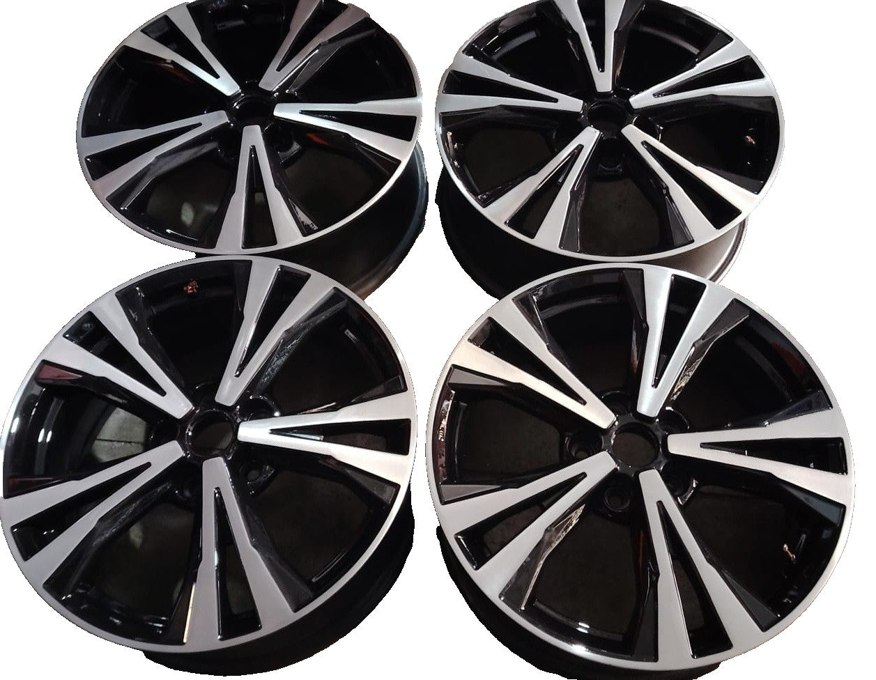 set 4 cerchi in lega originali Nissan Qashqai  raggio 18 incluse valvole tpms